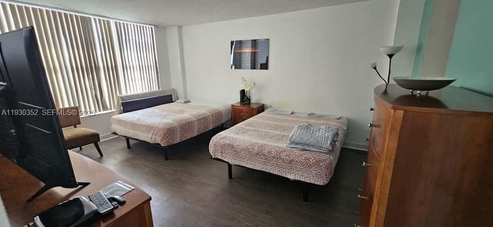 HALLMARK OF HOLLYWOOD CON - Residential Lease