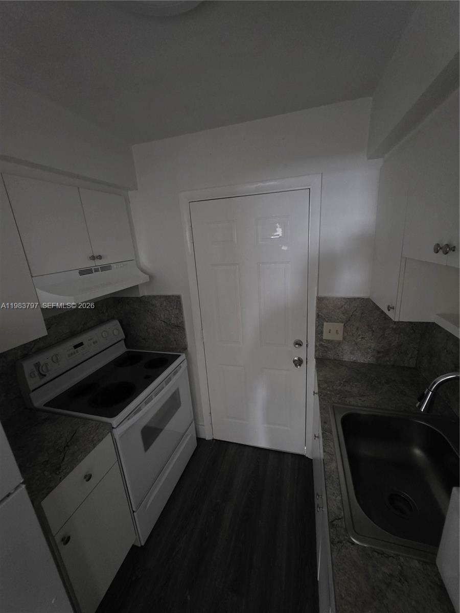 COUNTRY CLUB ESTATES SEC - Residential Lease