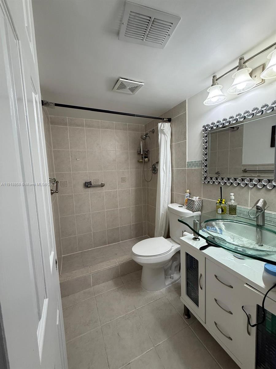 RAMBLEWOOD COURT - Residential