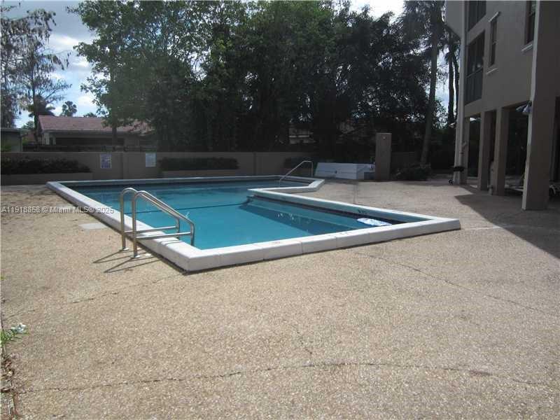 RAMBLEWOOD COURT - Residential