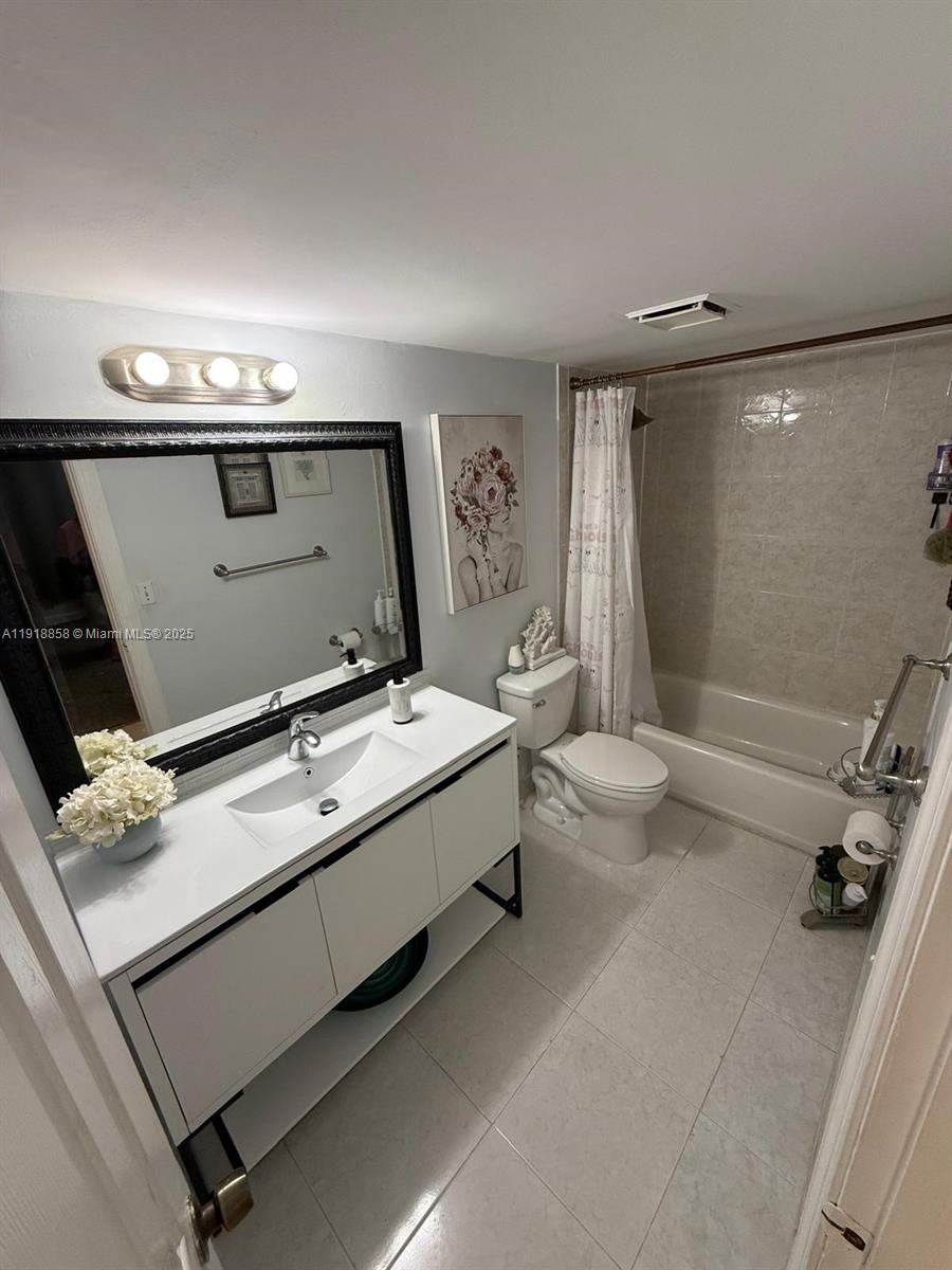 RAMBLEWOOD COURT - Residential