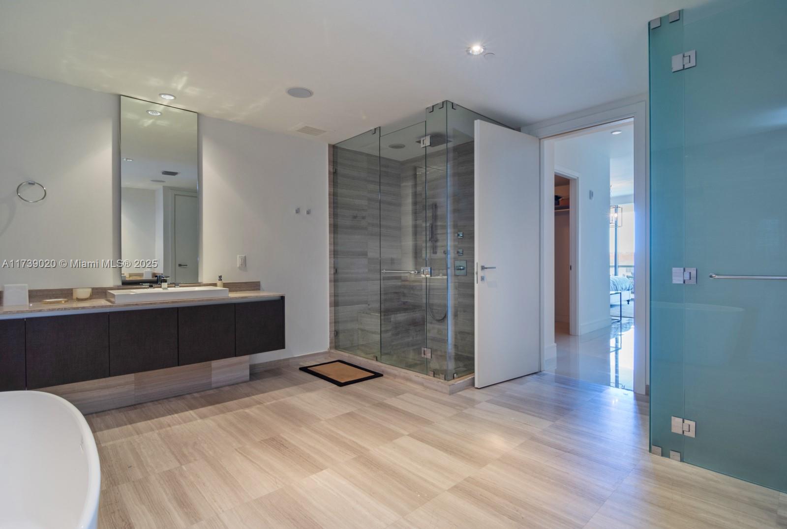 ECHO CONDO - Residential