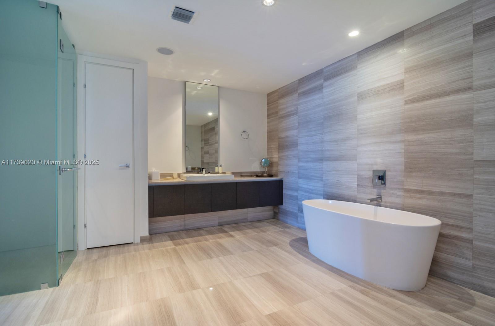 ECHO CONDO - Residential