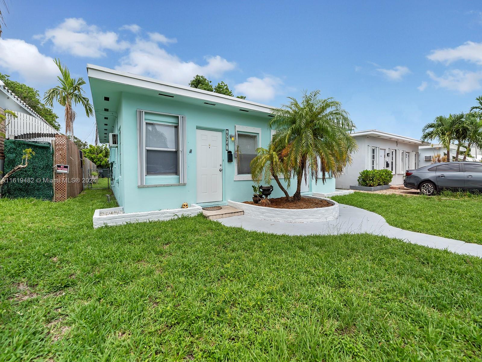 HOLLYWOOD LAWNS - Residential Income