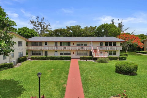 Photo of 47 Camden #B, West Palm Beach, FL 33417 (MLS # A12031005)