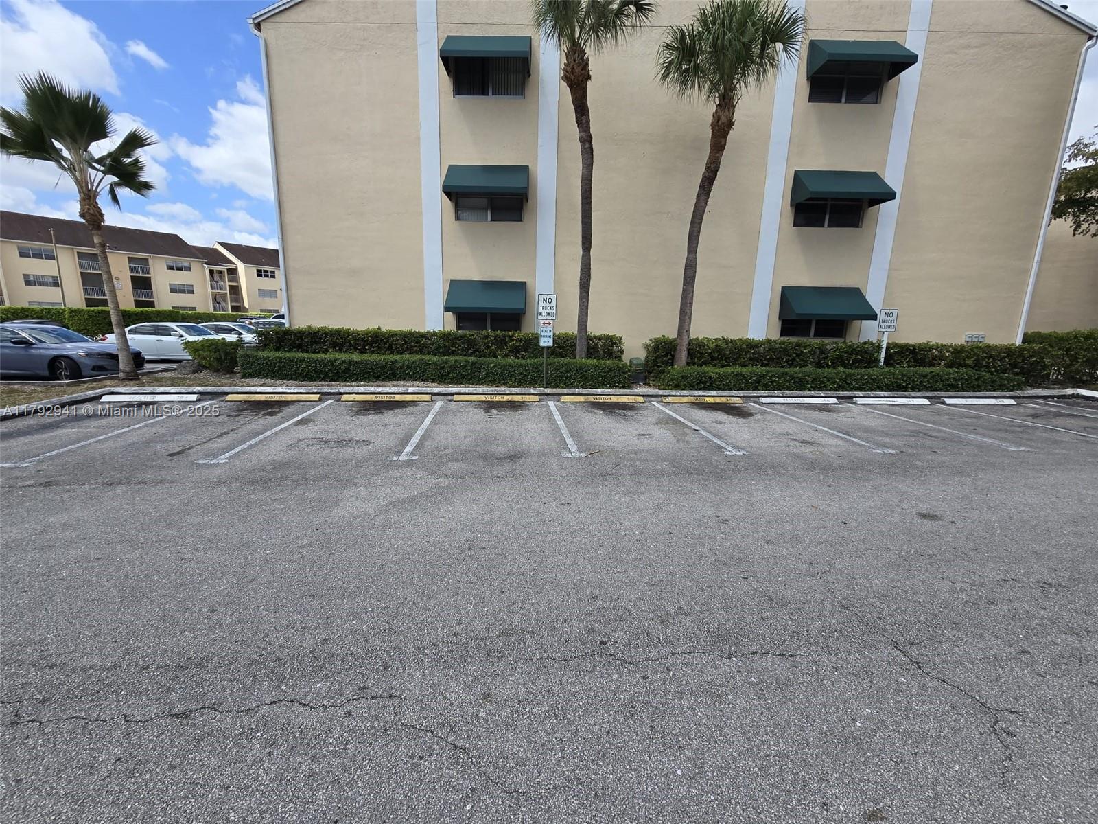 HAMMOCKS TRAILS CONDO - Residential