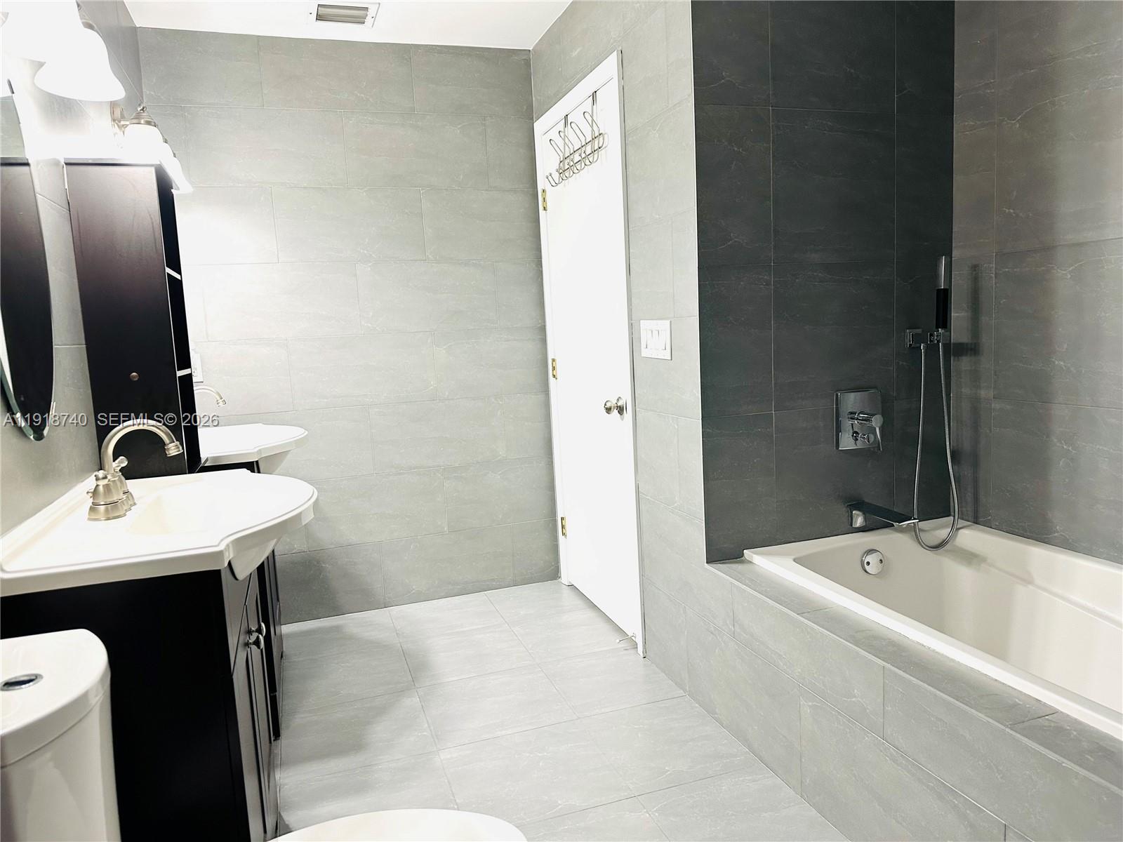 SHORES LINDGREN - Residential