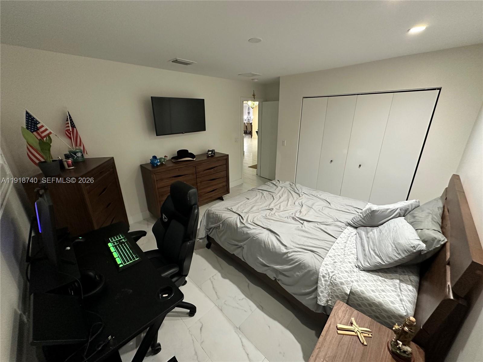 SHORES LINDGREN - Residential