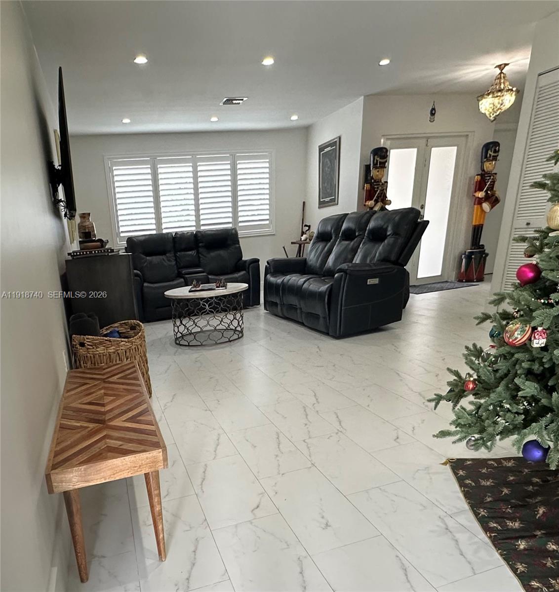 SHORES LINDGREN - Residential