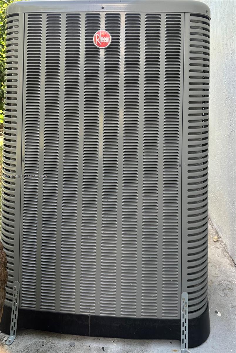 SHORES LINDGREN - Residential