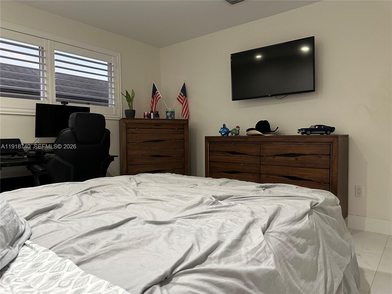 SHORES LINDGREN - Residential