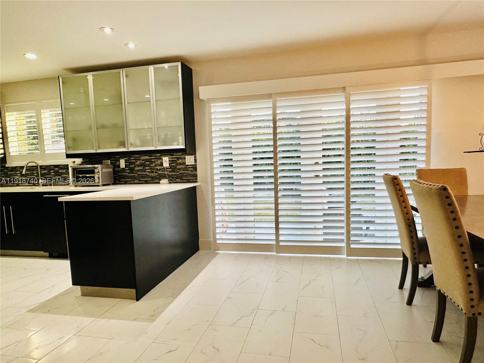 SHORES LINDGREN - Residential