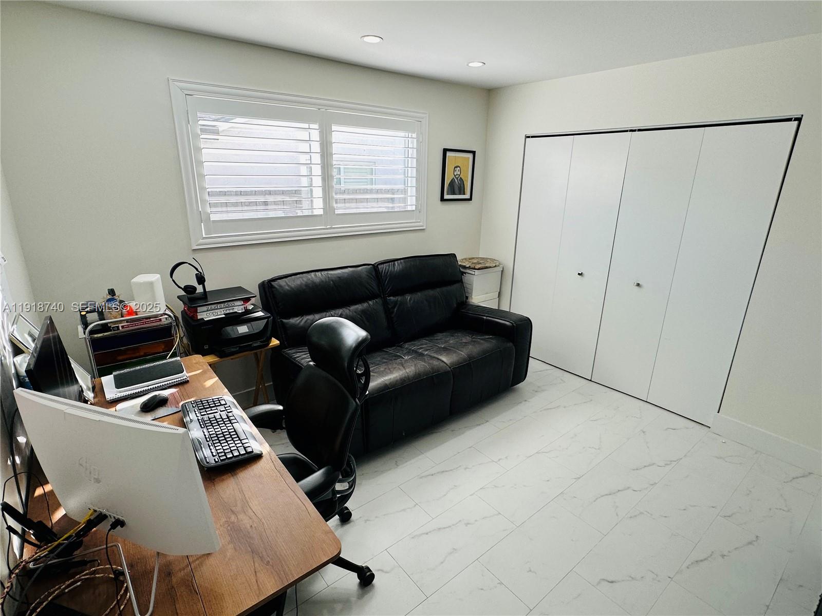 SHORES LINDGREN - Residential