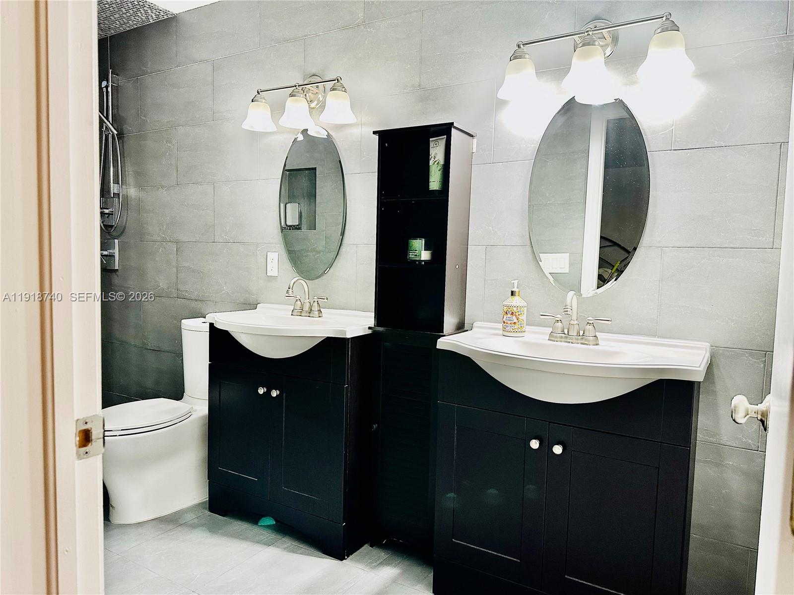 SHORES LINDGREN - Residential