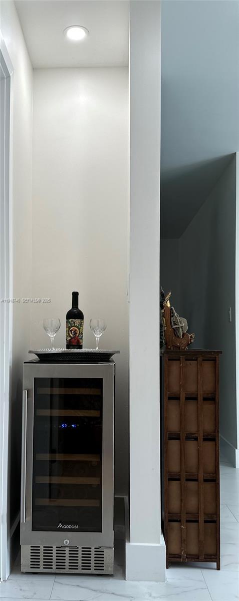 SHORES LINDGREN - Residential