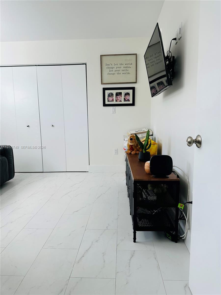 SHORES LINDGREN - Residential