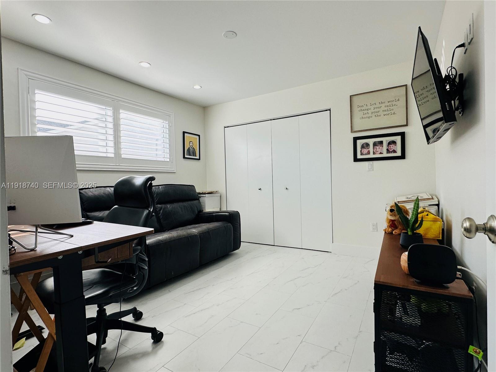 SHORES LINDGREN - Residential