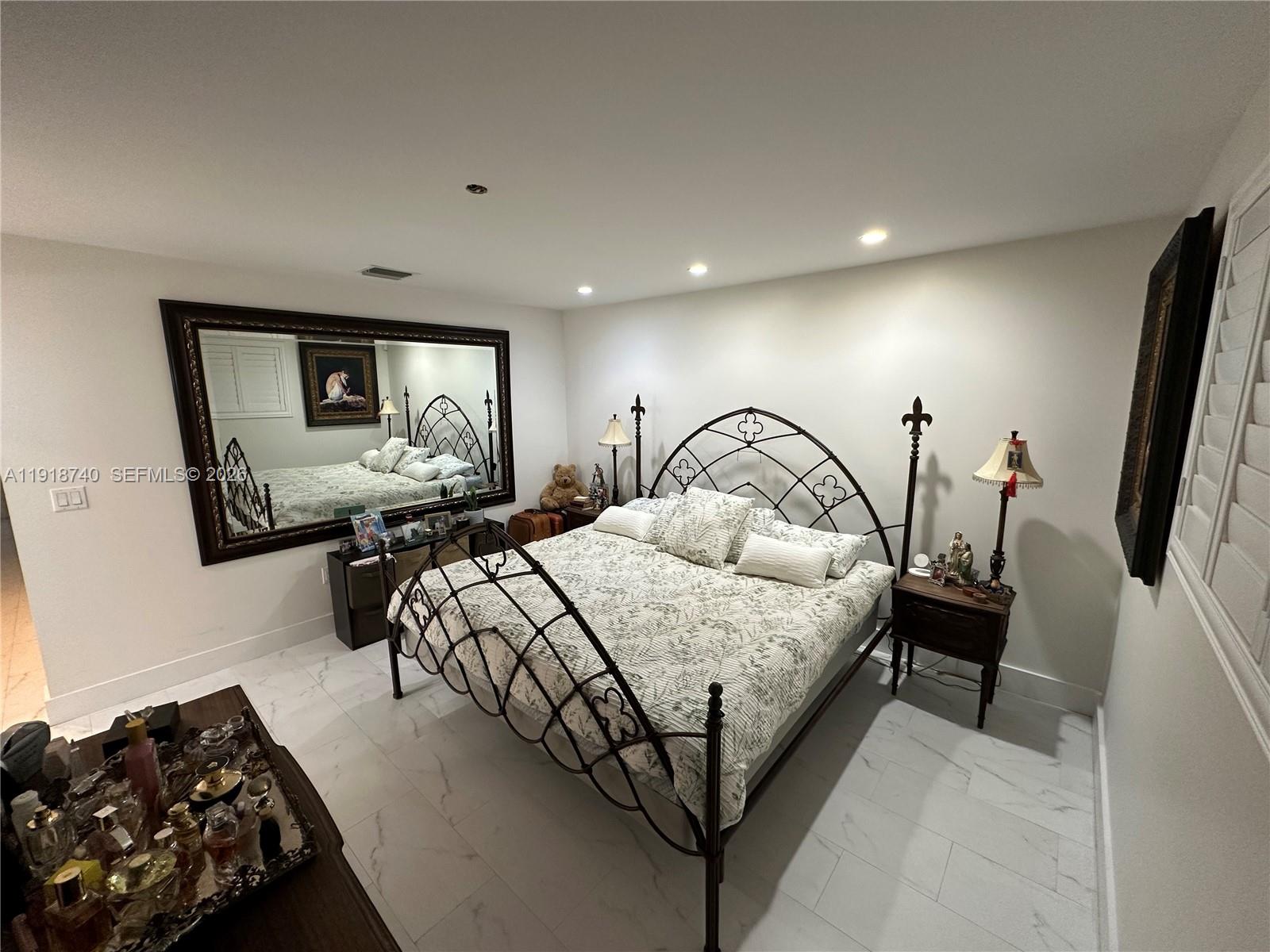 SHORES LINDGREN - Residential