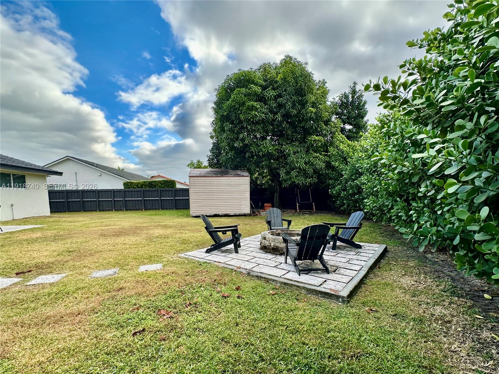 SHORES LINDGREN - Residential