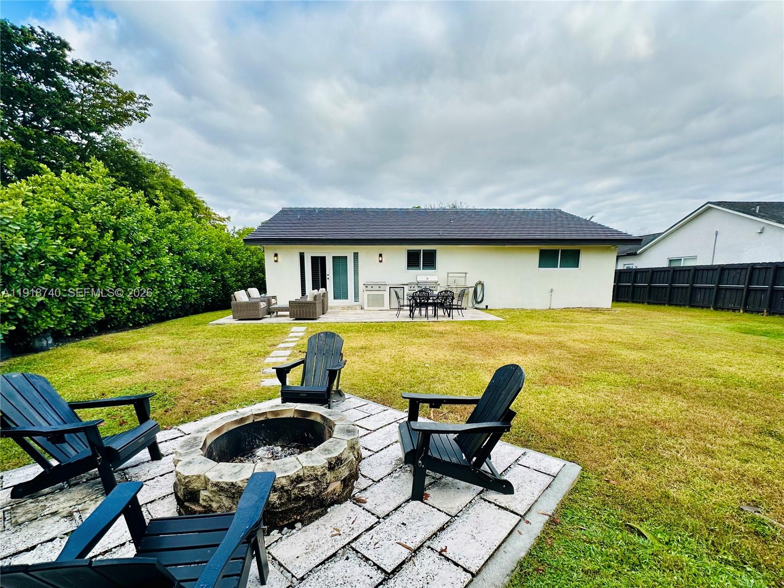 SHORES LINDGREN - Residential