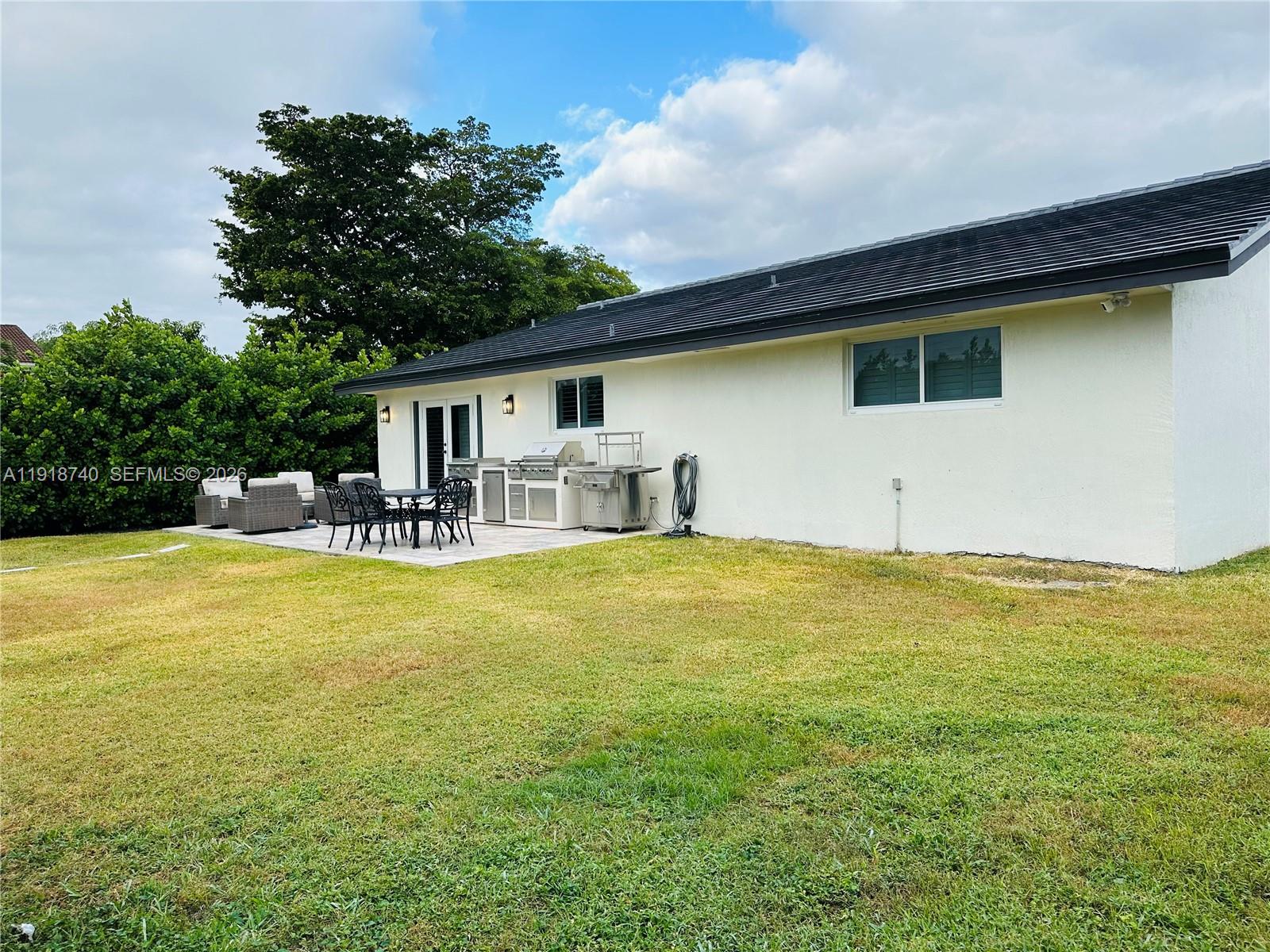 SHORES LINDGREN - Residential