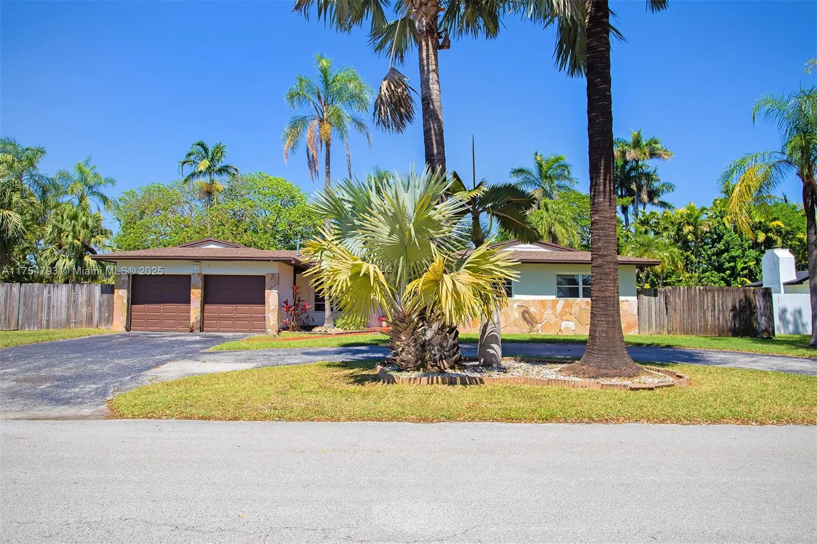 Palmetto Bay, Florida 33157, United States, 3 Bedrooms Bedrooms, ,2 BathroomsBathrooms,Residential,Active,92595