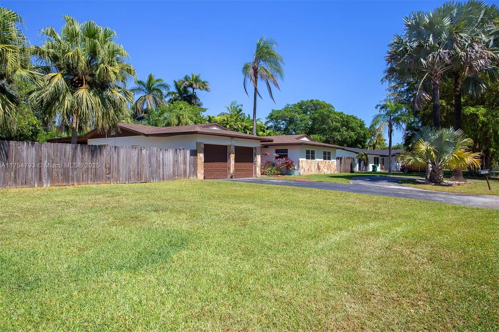 Palmetto Bay, Florida 33157, United States, 3 Bedrooms Bedrooms, ,2 BathroomsBathrooms,Residential,Active,92595