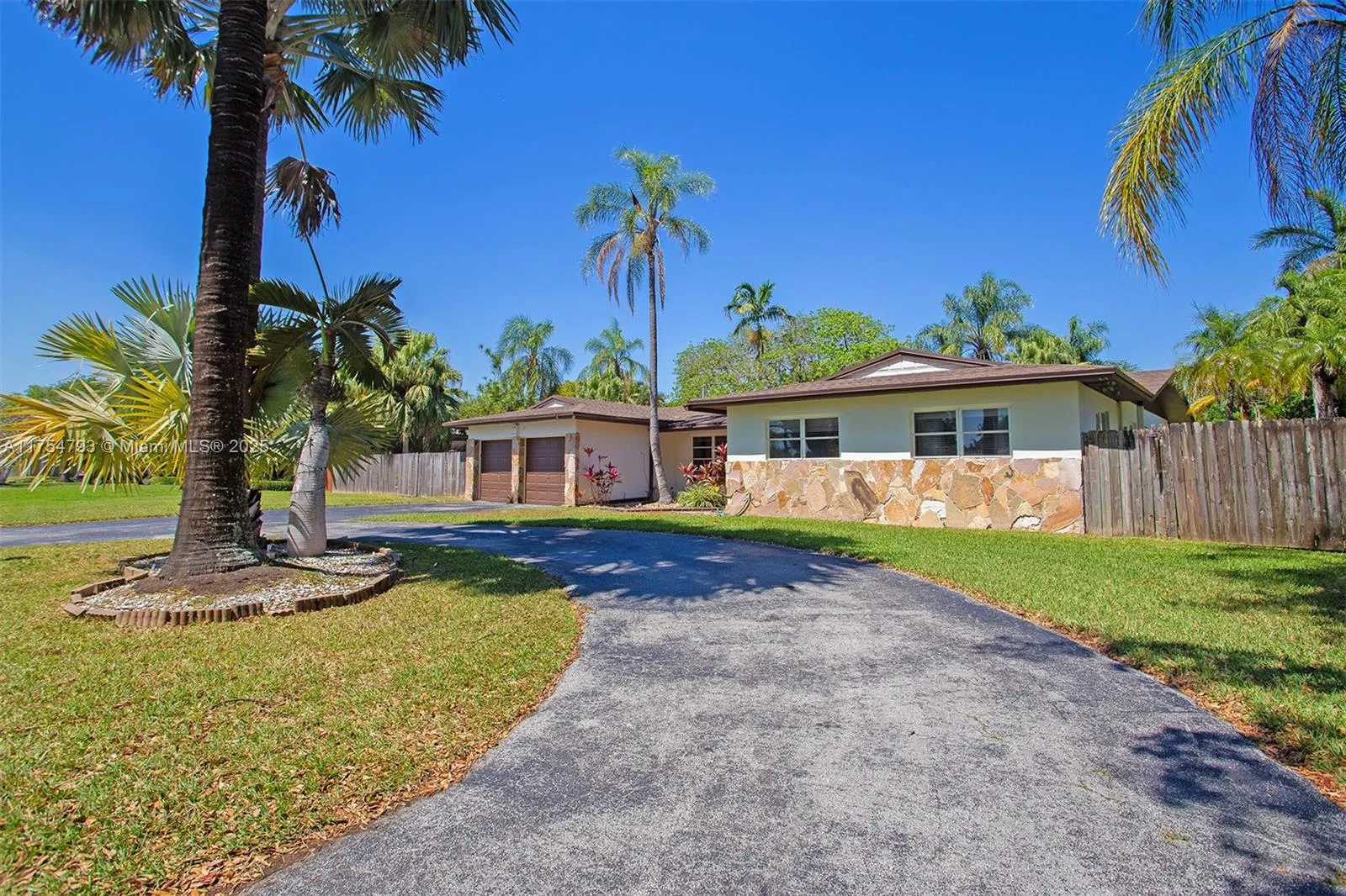 Palmetto Bay, Florida 33157, United States, 3 Bedrooms Bedrooms, ,2 BathroomsBathrooms,Residential,Active,92595