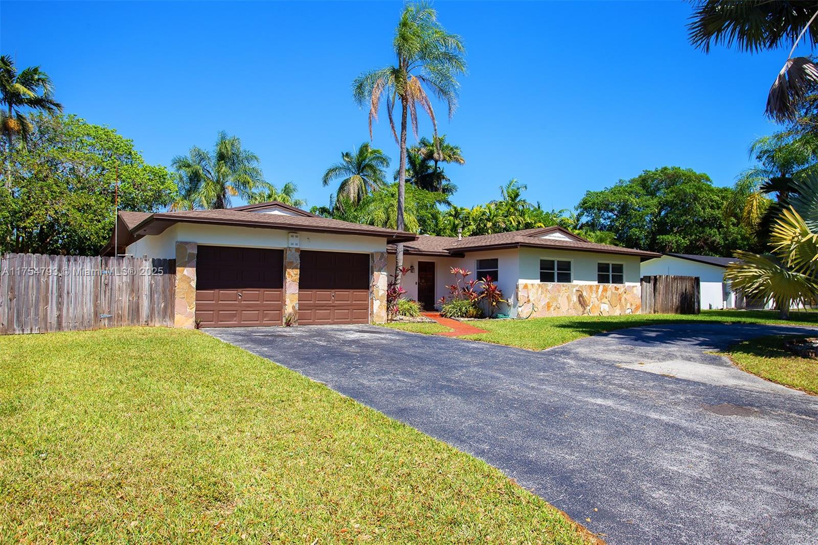 8865 Sw 183rd Ter, Palmetto Bay, Miami-Dade County, Florida - 3 Bedrooms  
2 Bathrooms - 