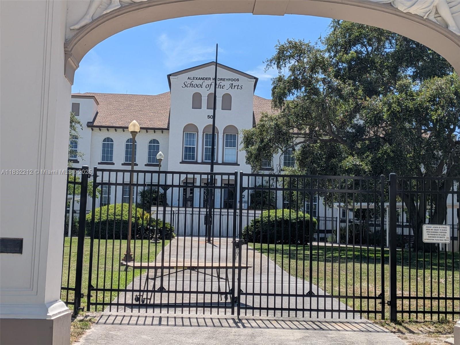 403 S Sapodilla Ave 803