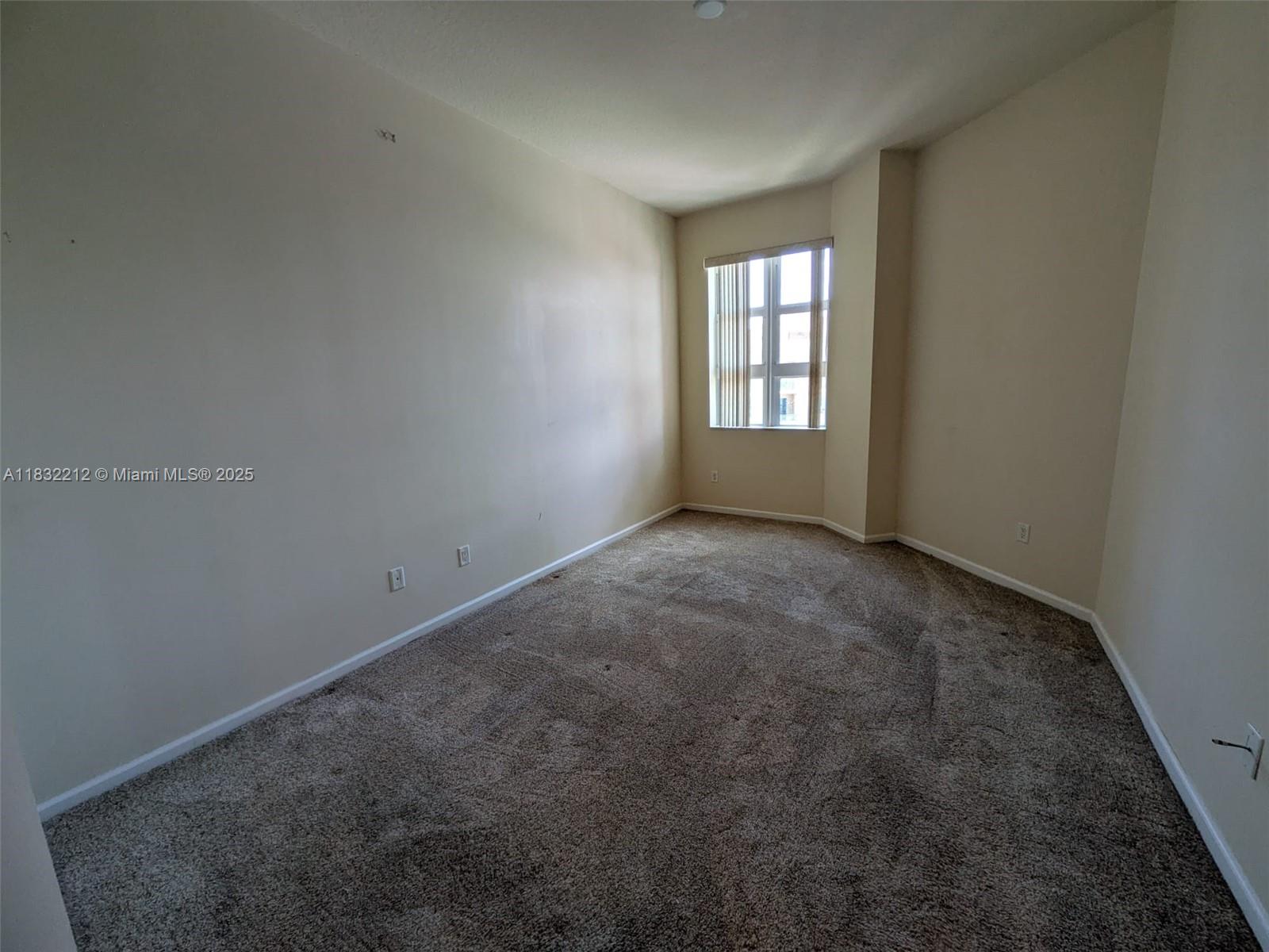 METROPOLITAN CONDO - Residential