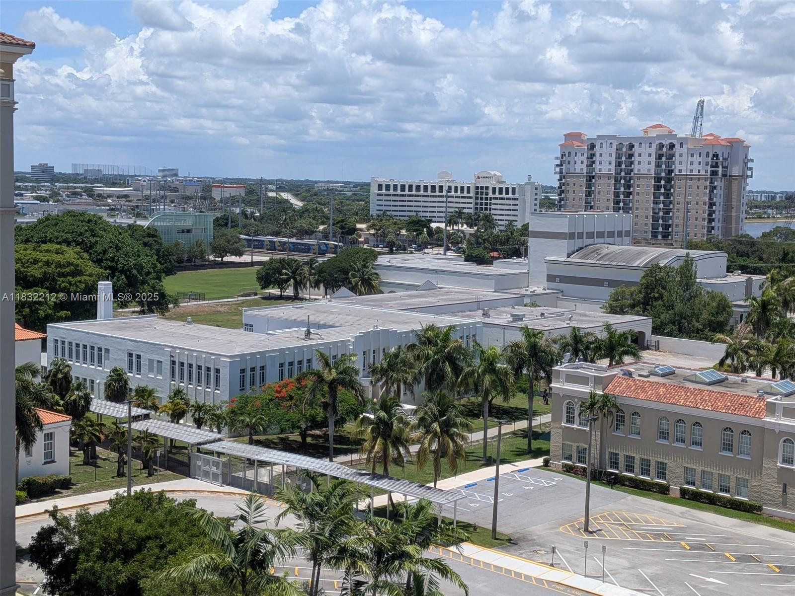 METROPOLITAN CONDO - Residential