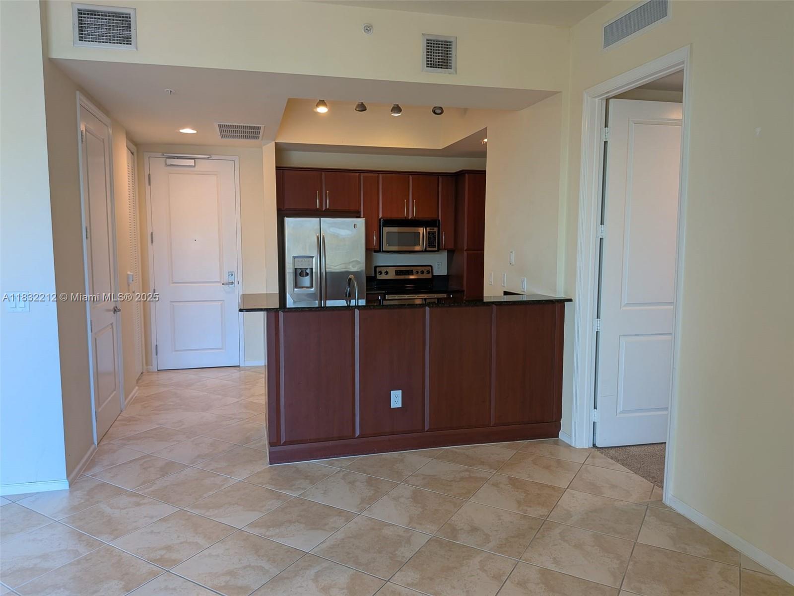 METROPOLITAN CONDO - Residential