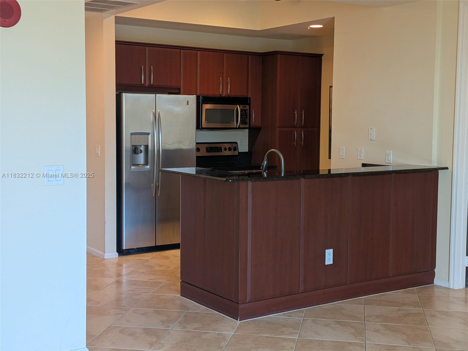 METROPOLITAN CONDO - Residential