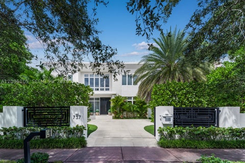 Photo of 737 W 49th St, Miami Beach, FL 33140 (MLS # A12095105)
