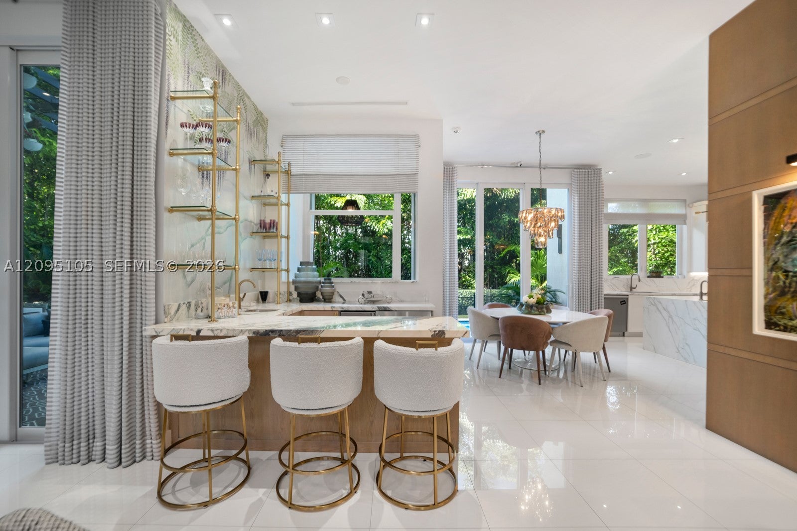 737 W 49th St