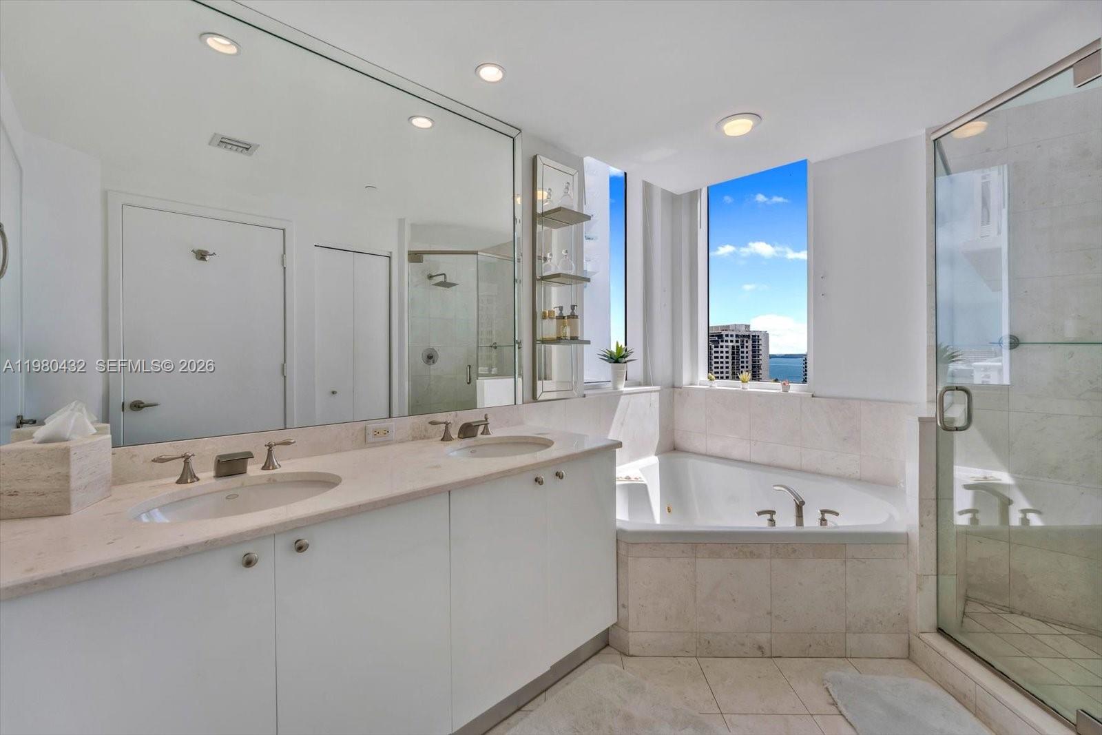 CARBONELL CONDO - Residential