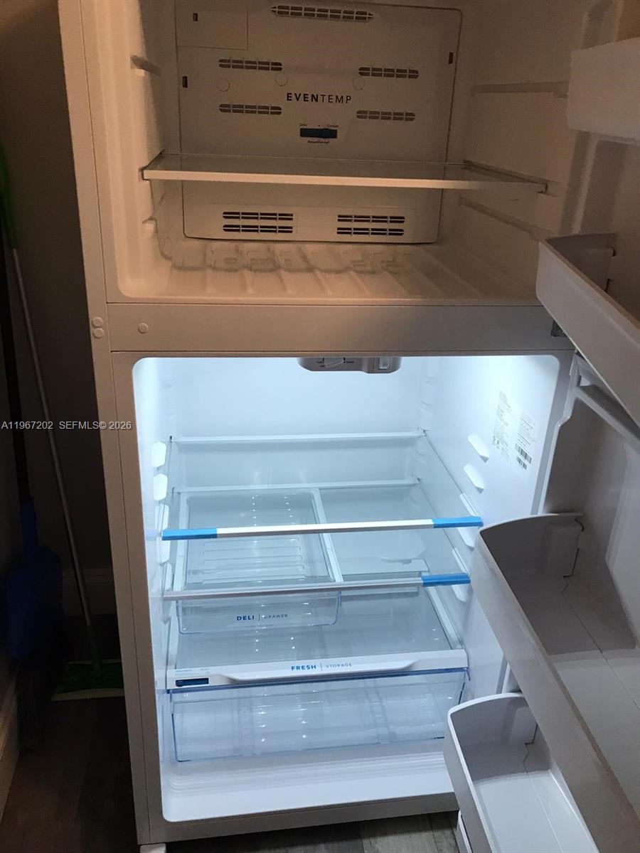 DIPLOMAT GOLF & RACQUET C - Residential