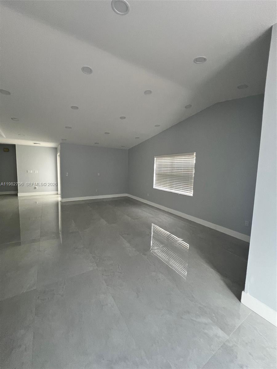 TAMIAMI LAKES SEC 7 - Residential Lease