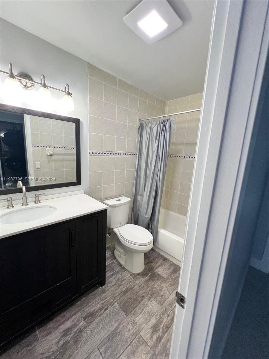 TAMIAMI LAKES SEC 7 - Residential Lease