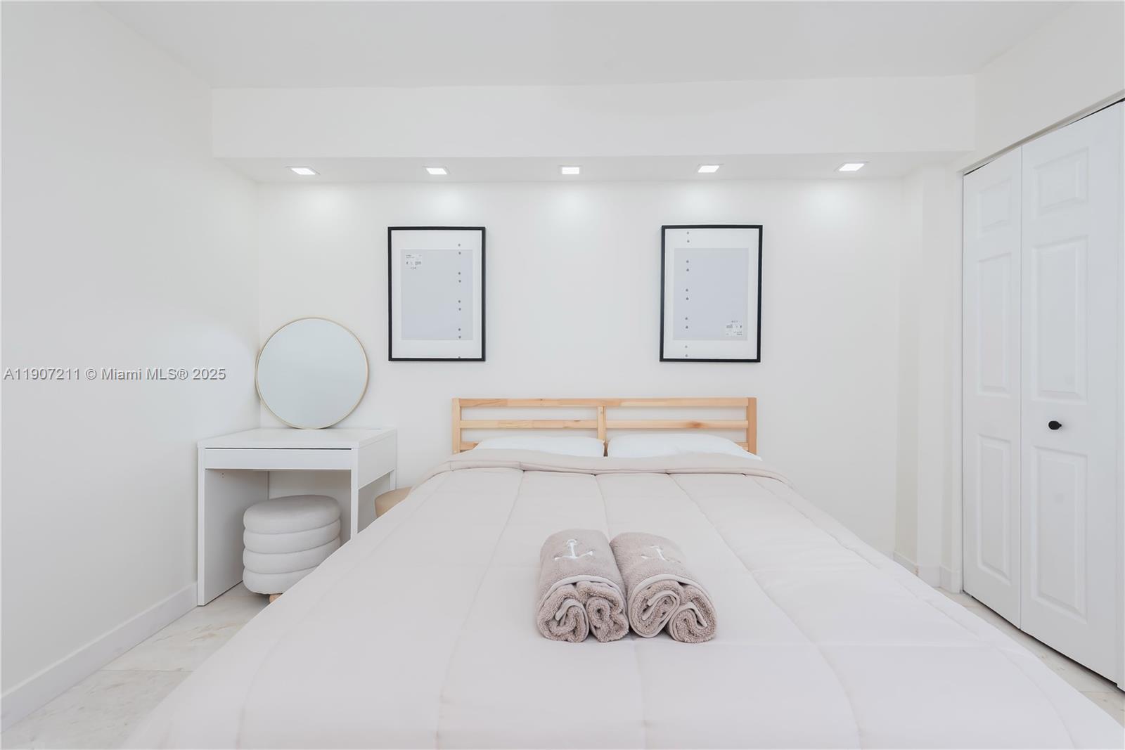 MYSTIC POINTE TOWER 400 C - Residential