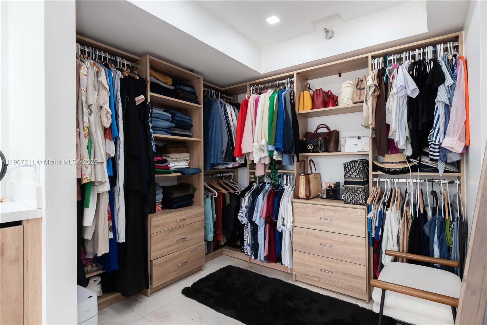 MYSTIC POINTE TOWER 400 C - Residential