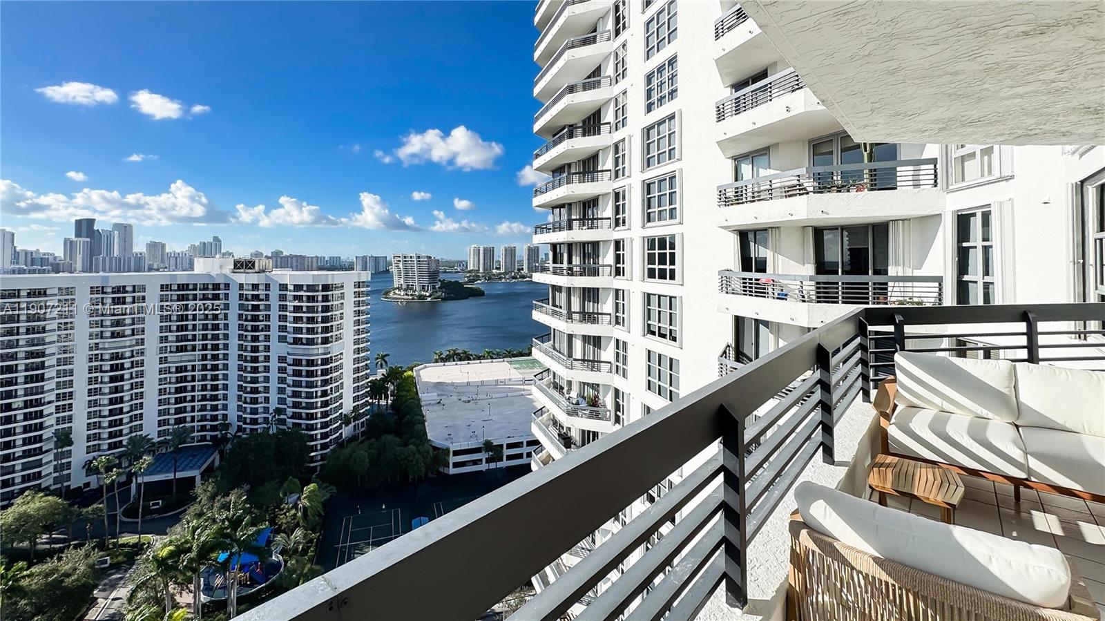 MYSTIC POINTE TOWER 400 C - Residential