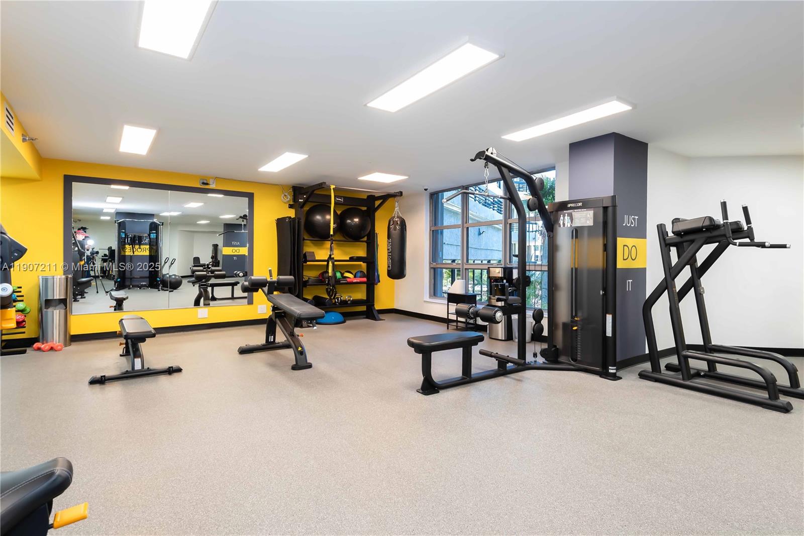 MYSTIC POINTE TOWER 400 C - Residential