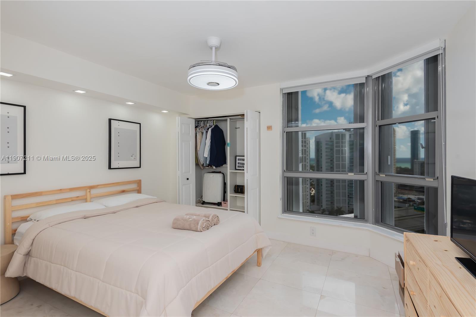 MYSTIC POINTE TOWER 400 C - Residential