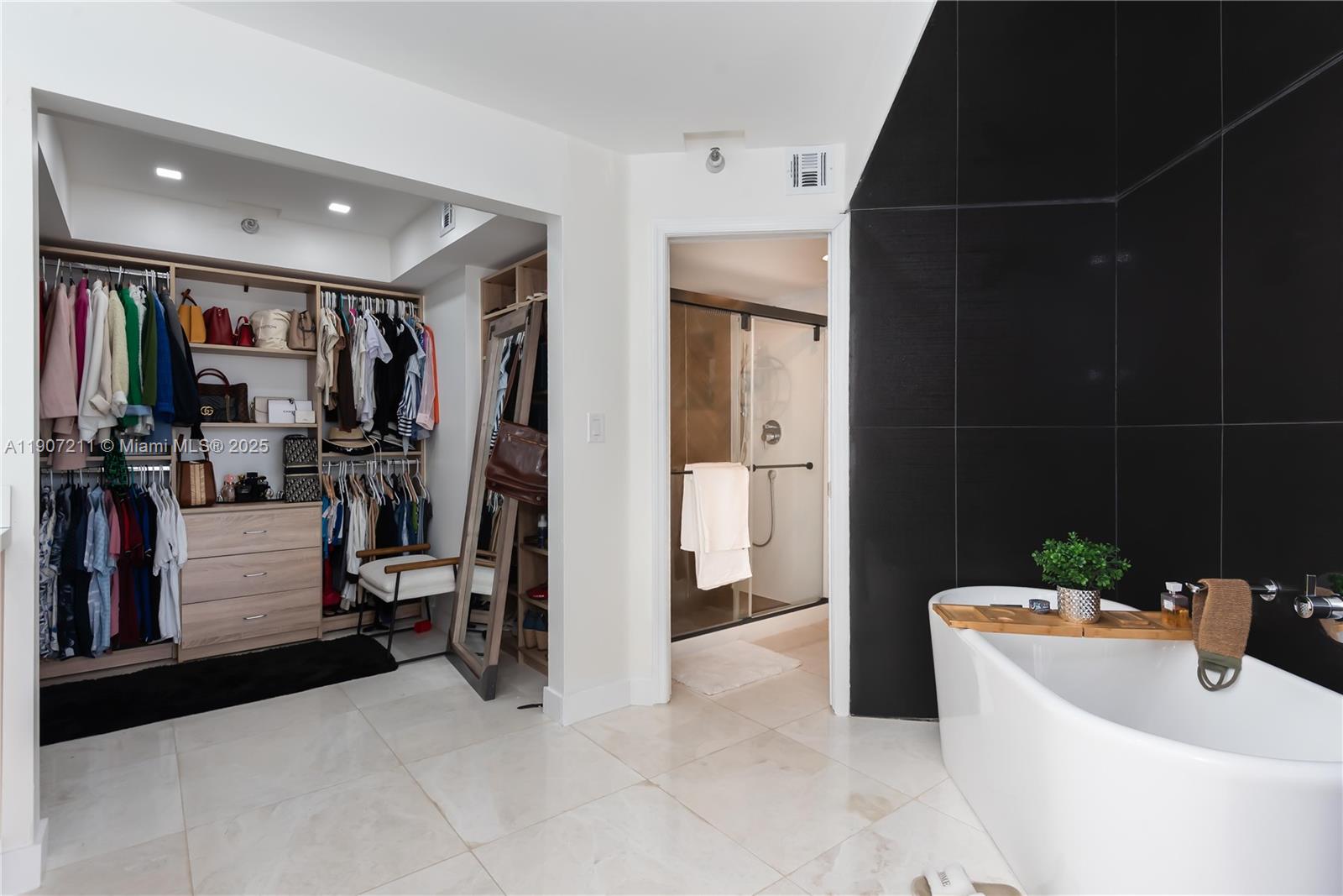 MYSTIC POINTE TOWER 400 C - Residential