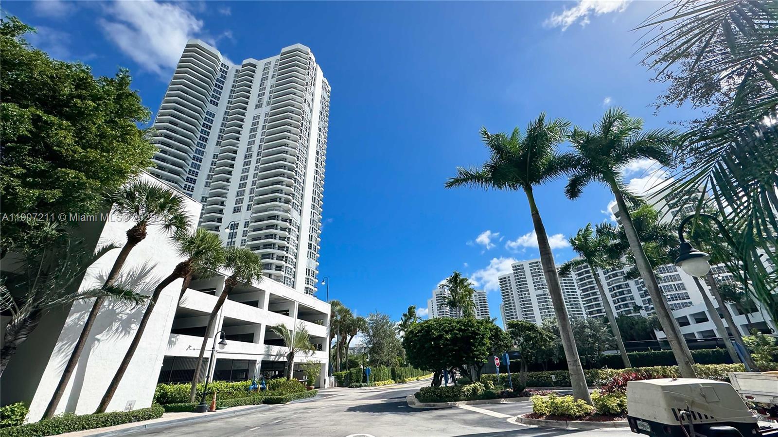 MYSTIC POINTE TOWER 400 C - Residential