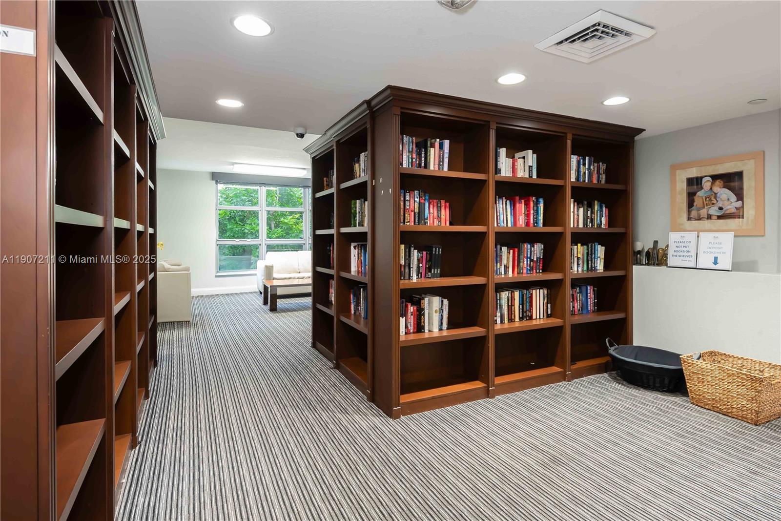 MYSTIC POINTE TOWER 400 C - Residential