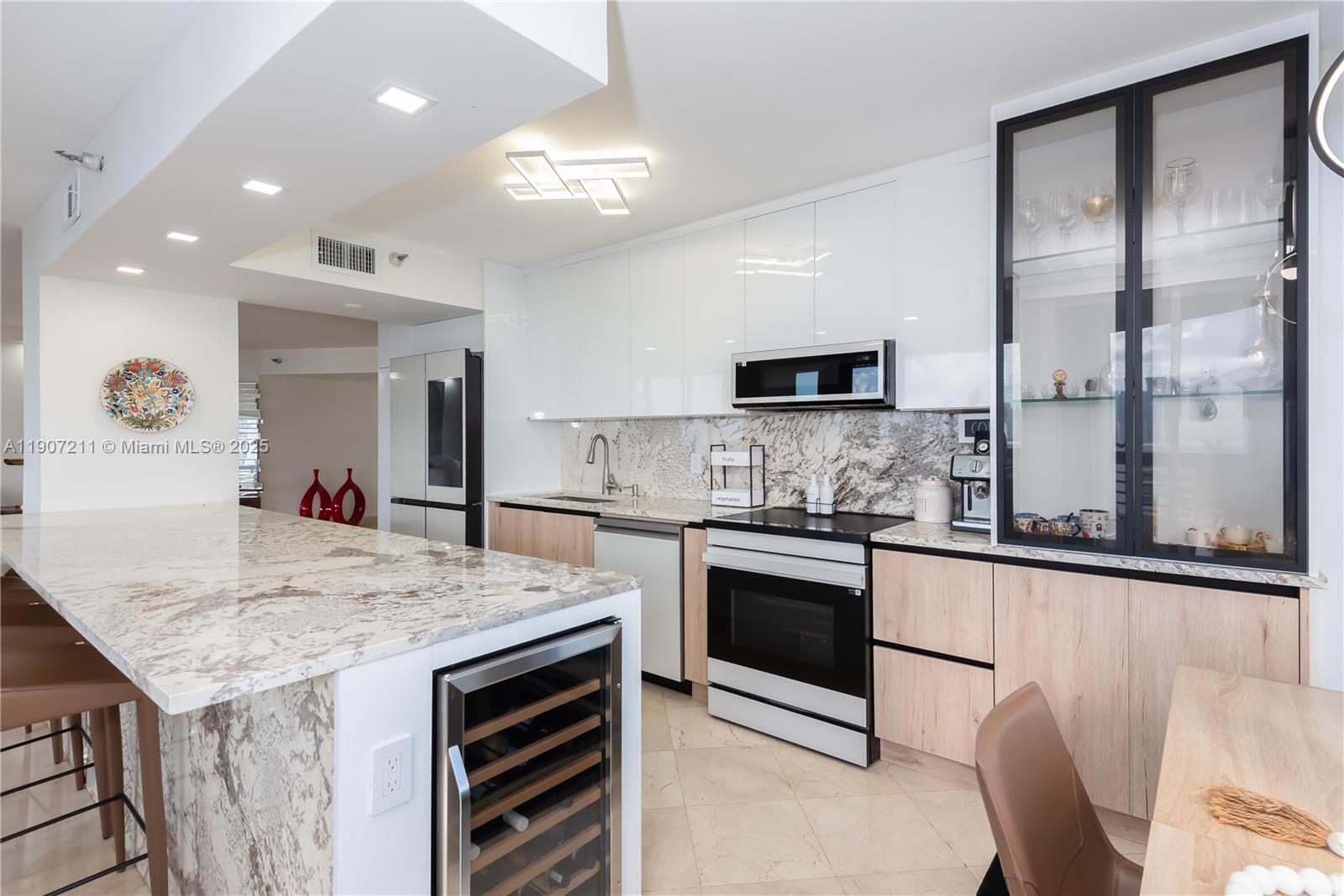 MYSTIC POINTE TOWER 400 C - Residential