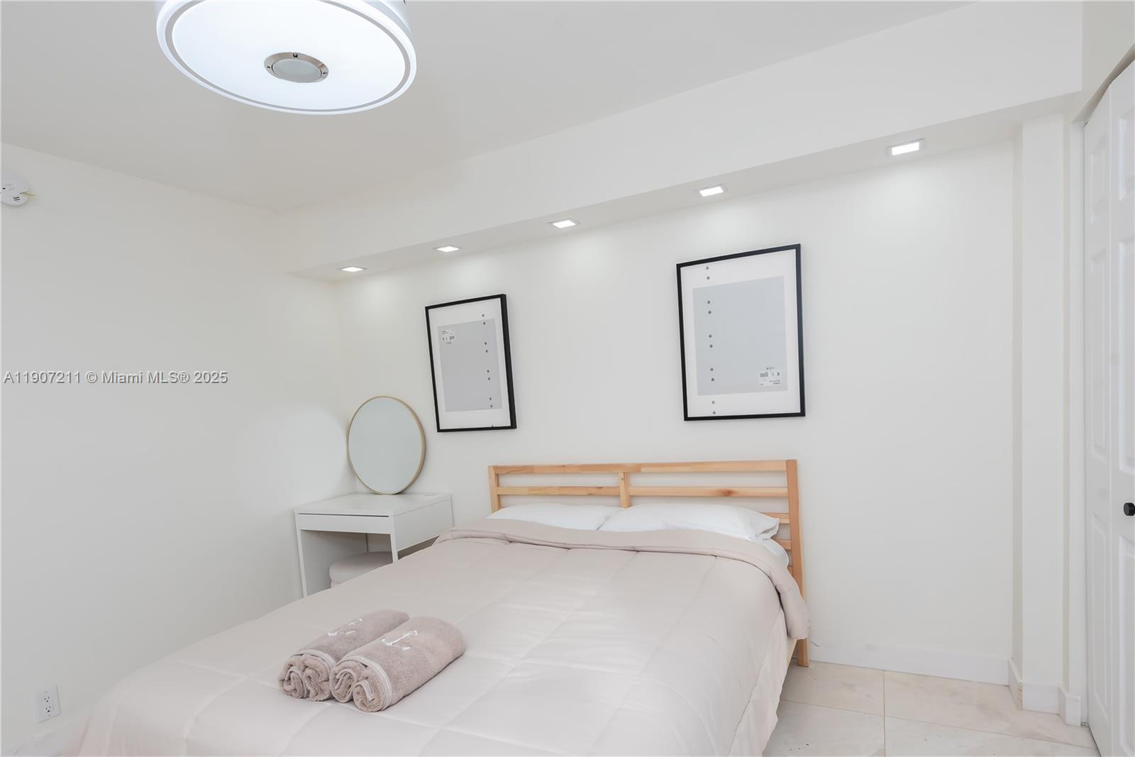 MYSTIC POINTE TOWER 400 C - Residential